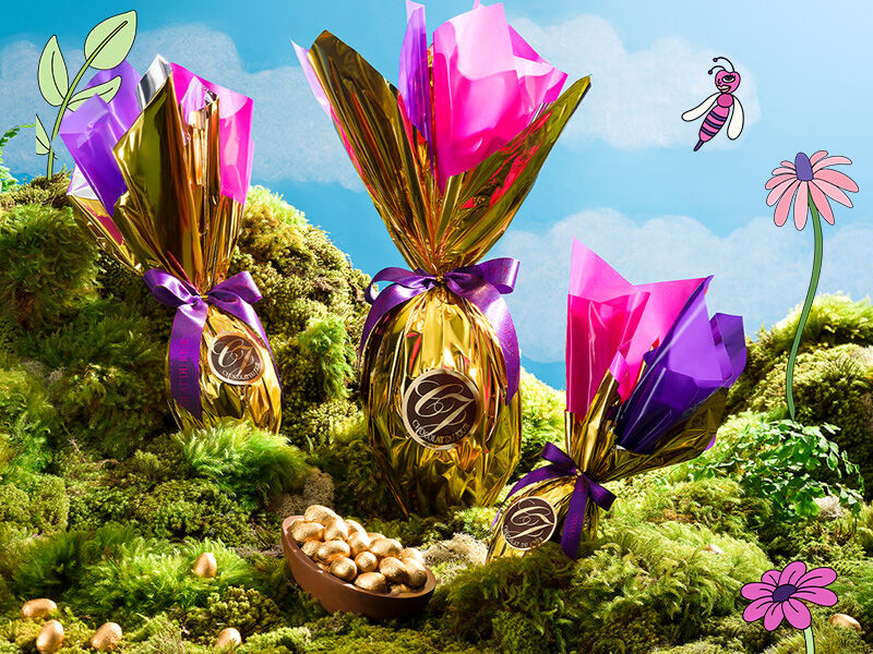 Ovos de Páscoa coloridos em fundo natural